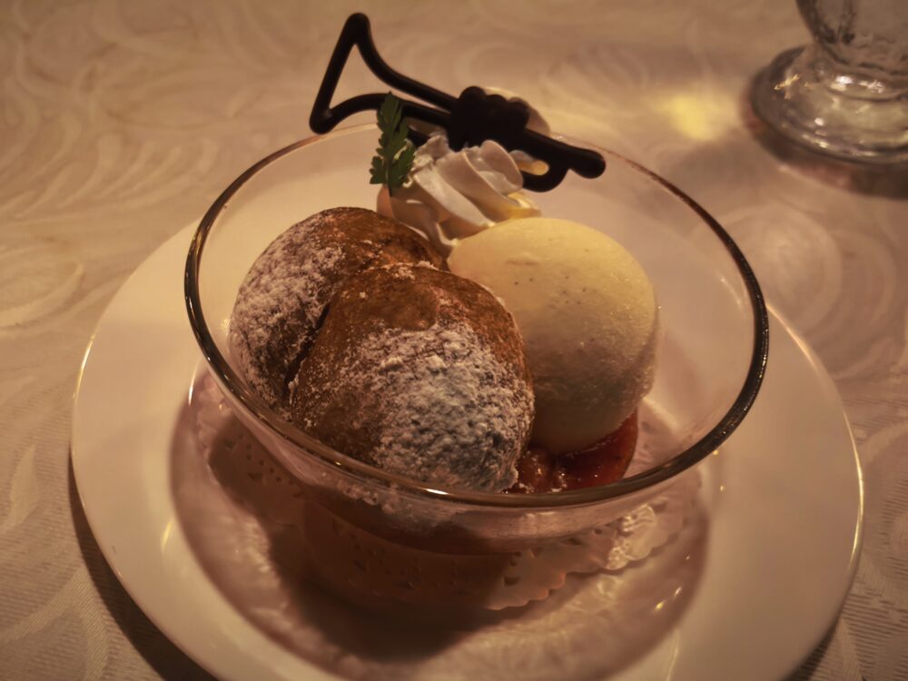 ブルーバイユー・レストランのベニエとバニラのパルフェグラッセ