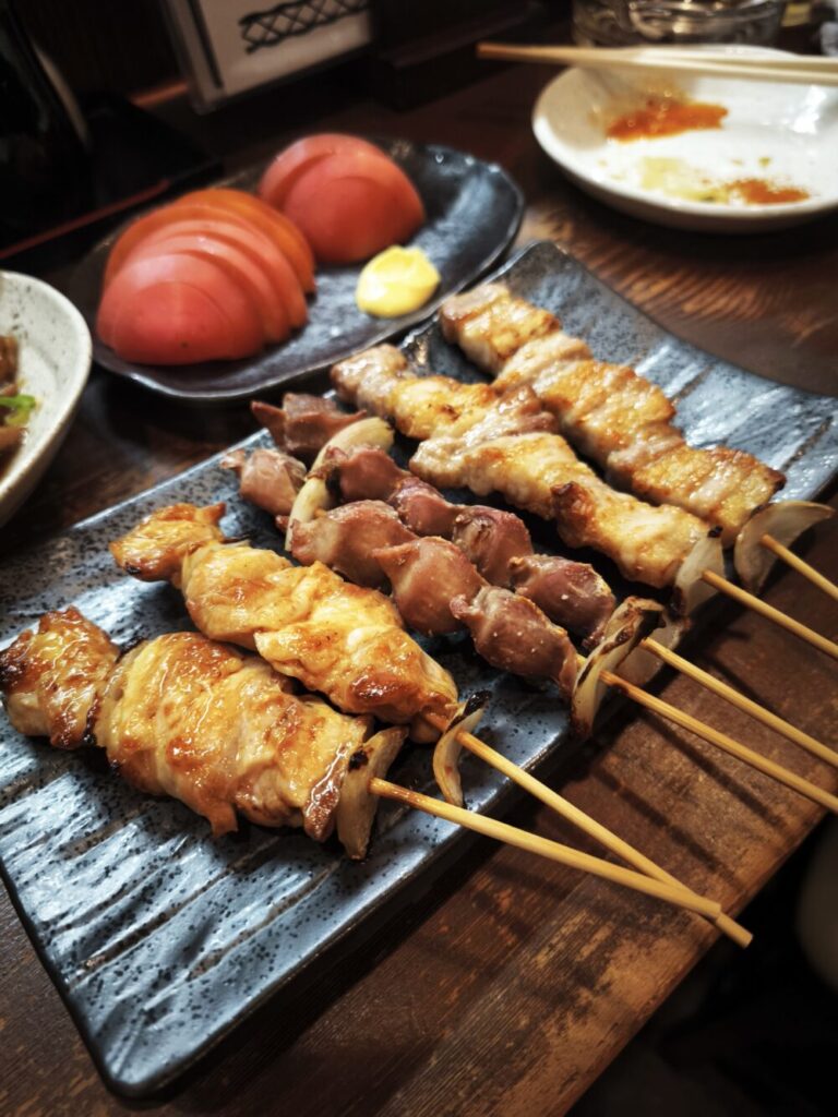 焼鳥こばの絶品もも肉と砂ずりと豚バラの串焼き